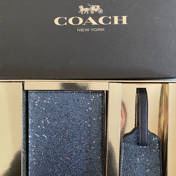 Coach passport wallet with luggage tag - Picture 3 of 4